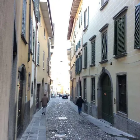 Accademia Deluxe Apartamento *