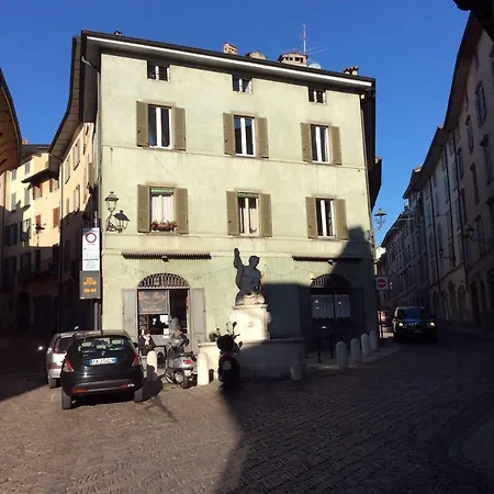 Accademia Deluxe Apartamento *