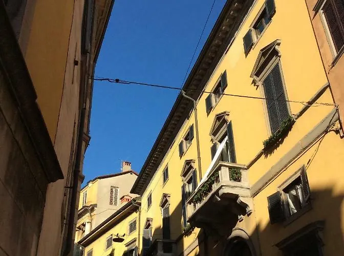 Accademia Deluxe *